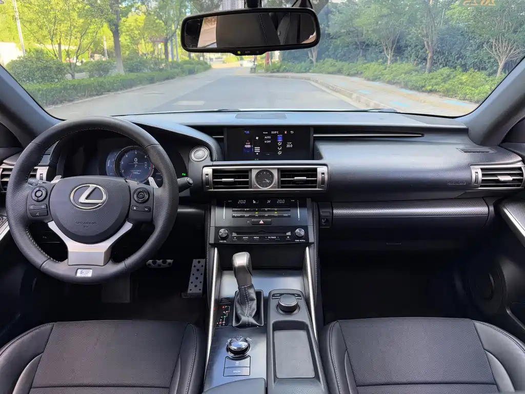 Lexus IS 2014 — фото 12
