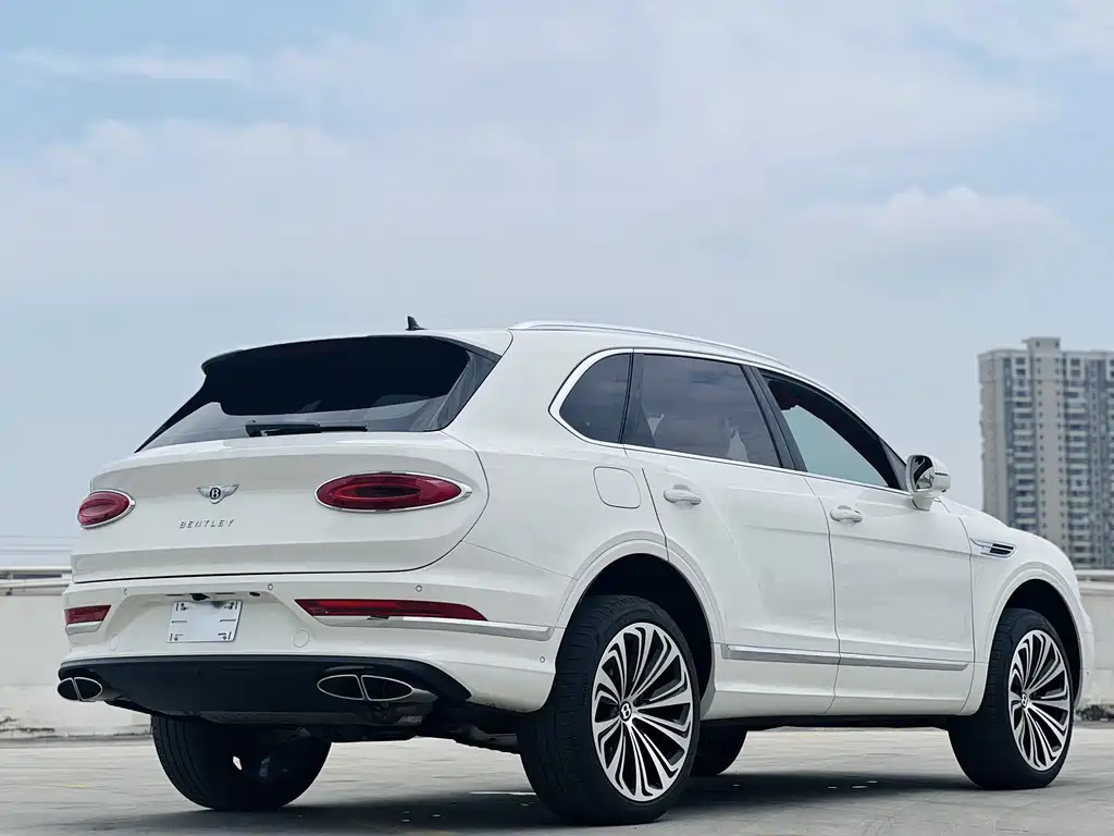 Bentley Bentayga 2026 — фото 15