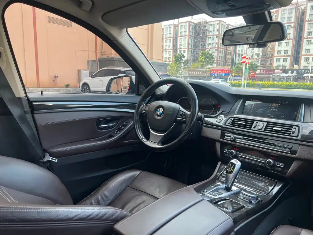 BMW 5 Series 2017 — фото 22