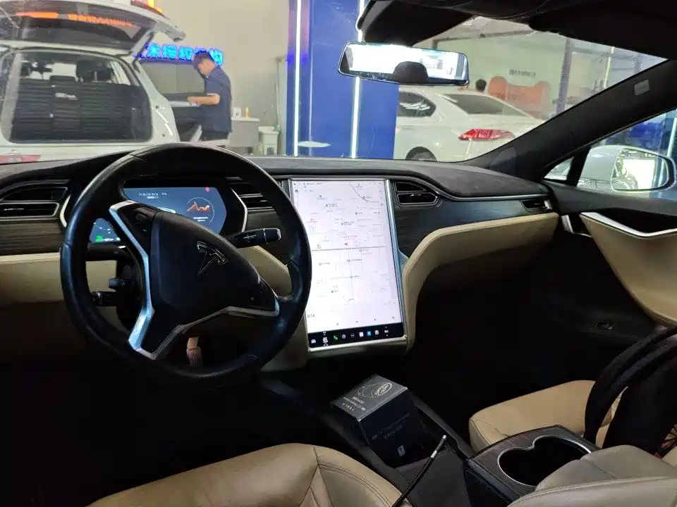 Tesla Model S 2016