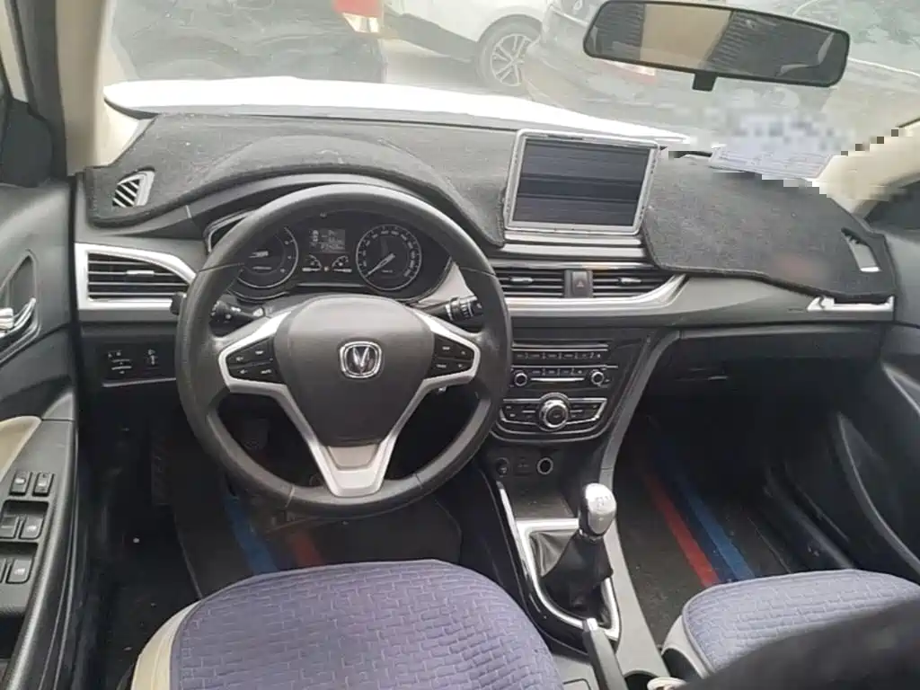 Changan Yuexiang V7 2017 — фото 15