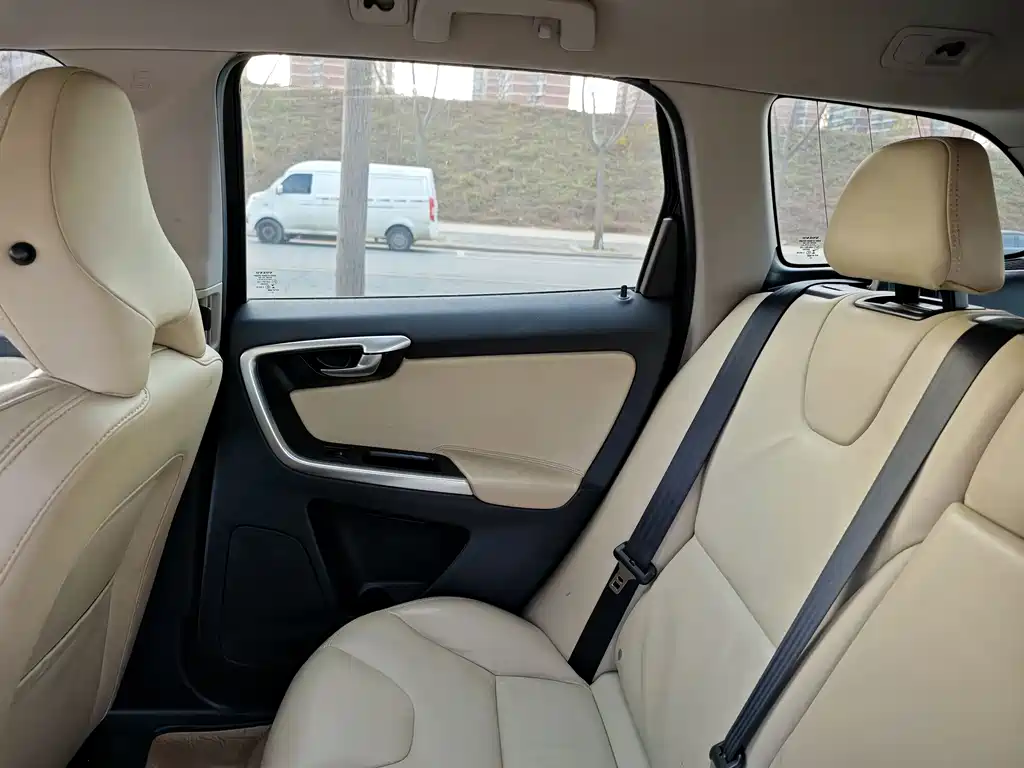 Volvo XC60 2014 — фото 14