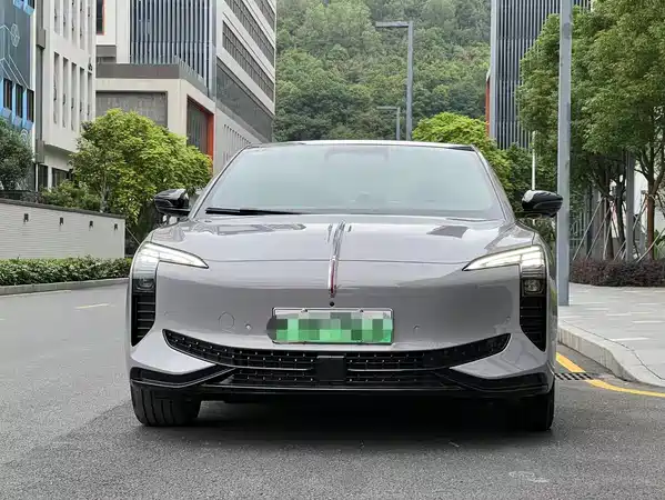 Hongqi EH7 2025