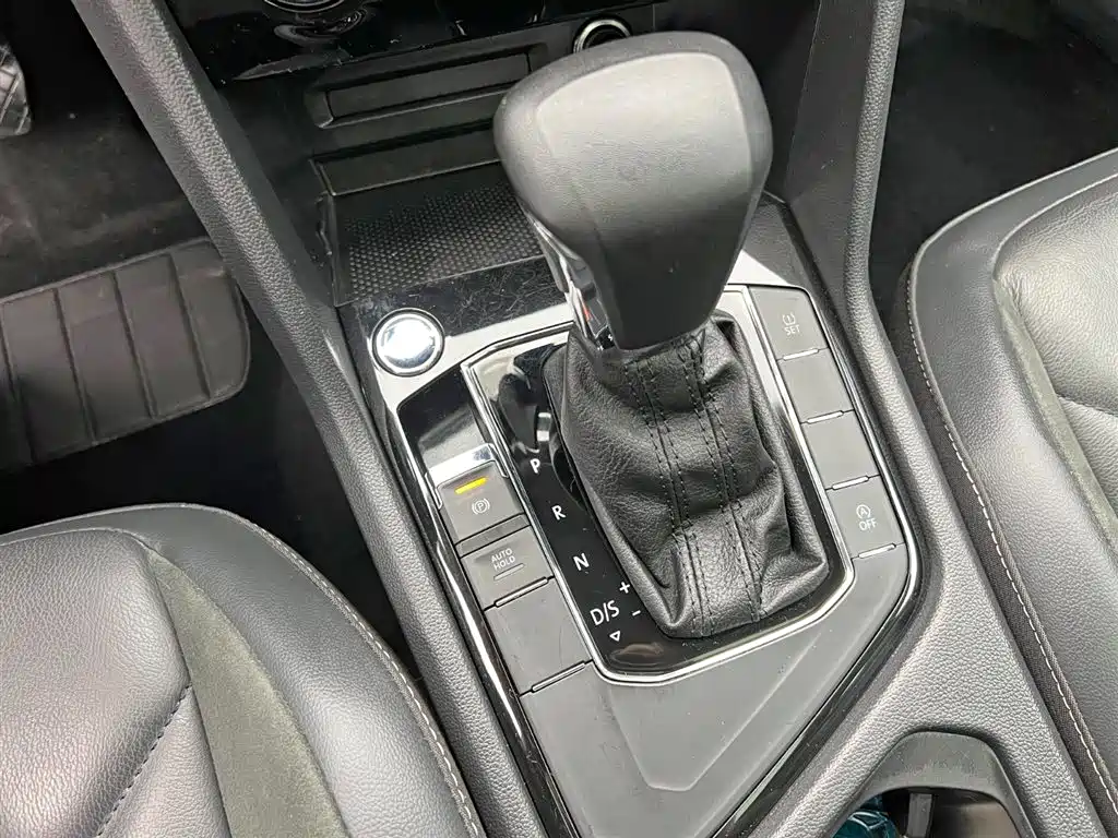 Volkswagen Tiguan L 2020 — фото 17