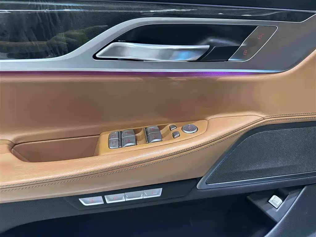 BMW 7 Series 2017 — фото 16
