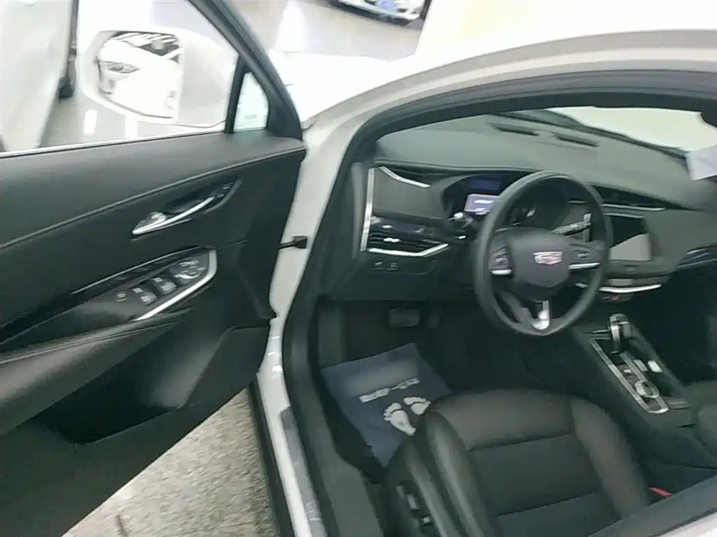 Cadillac XT4 2020 — фото 16