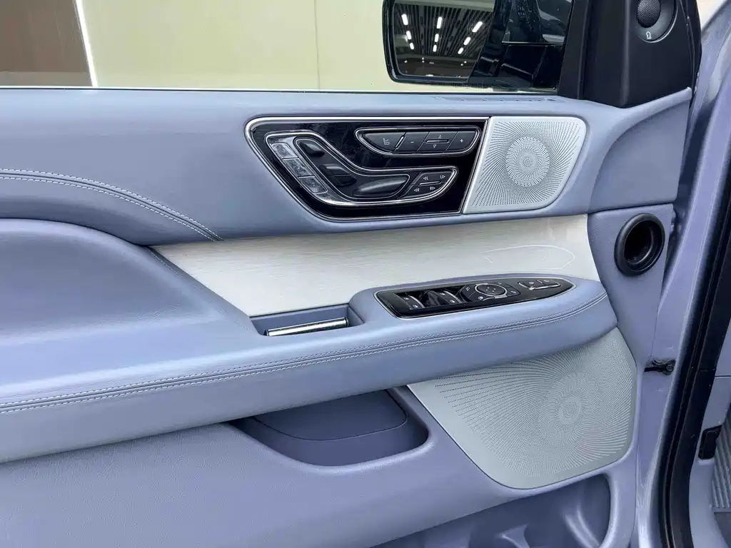 Lincoln Navigator 2021 — фото 13