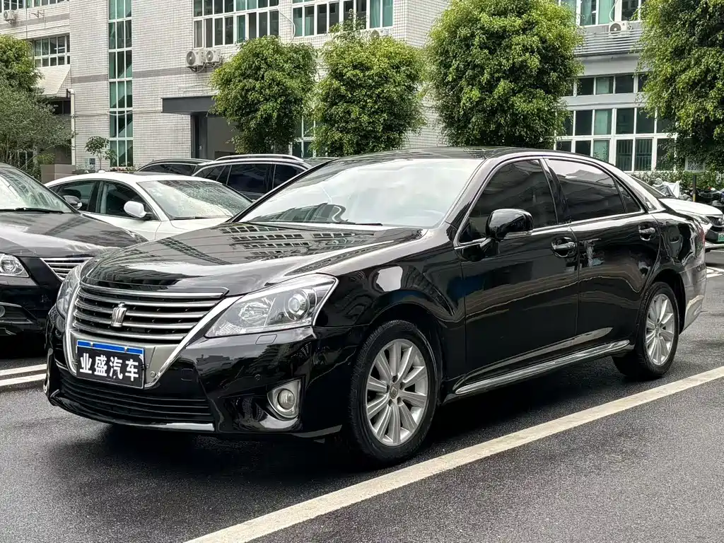 Toyota Crown 2013 — фото 1