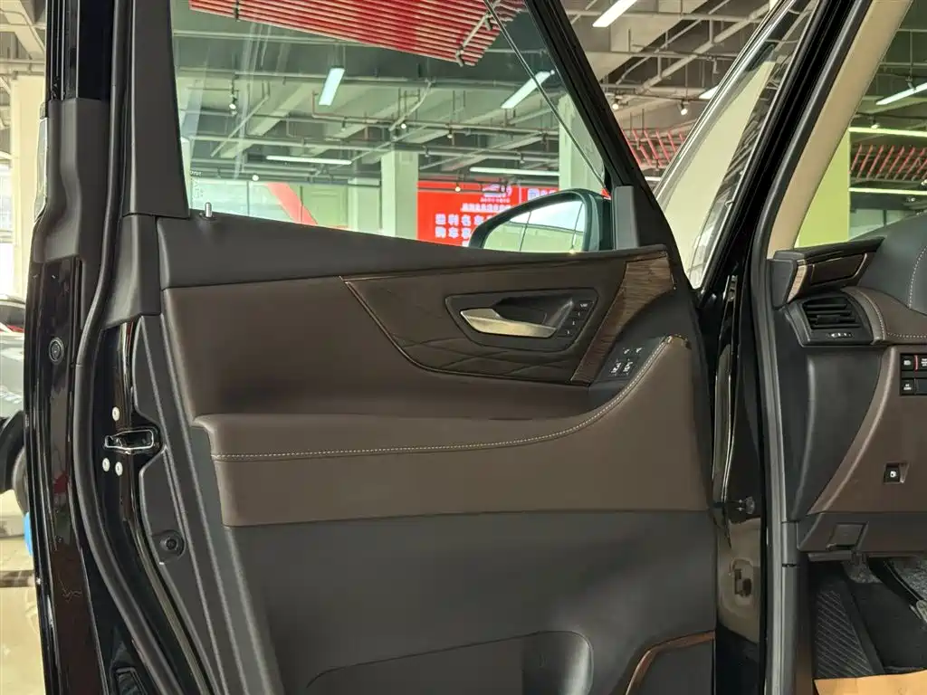 Toyota Vellfire 2025 — фото 8