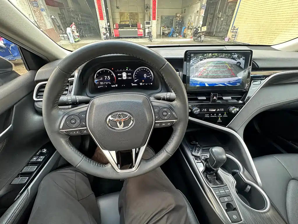 Toyota Camry 2022 — фото 9