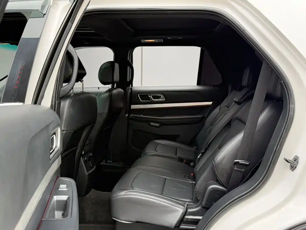 Ford Explorer 2017 — фото 23