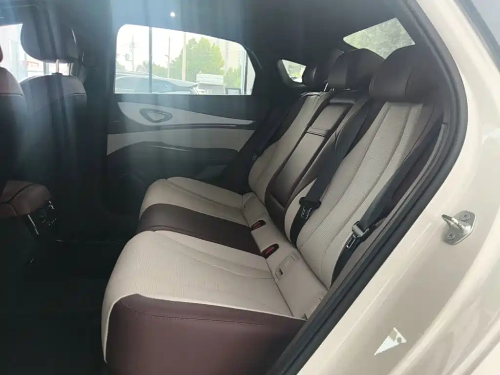 BYD Seal 07 DM-i 2025 — фото 17