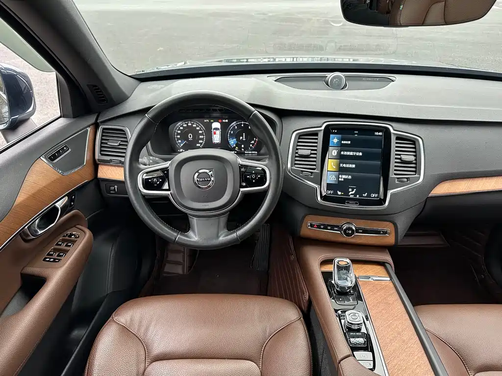 Volvo XC90 2021 — фото 11