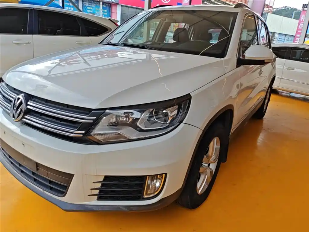 Volkswagen Tiguan 2015 — фото 1
