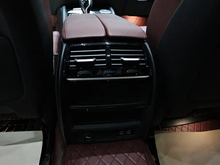 BMW 5 Series New Energy 2023 — фото 11