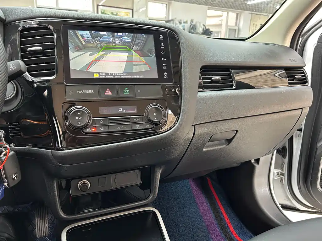 Mitsubishi Outlander 2022 — фото 15