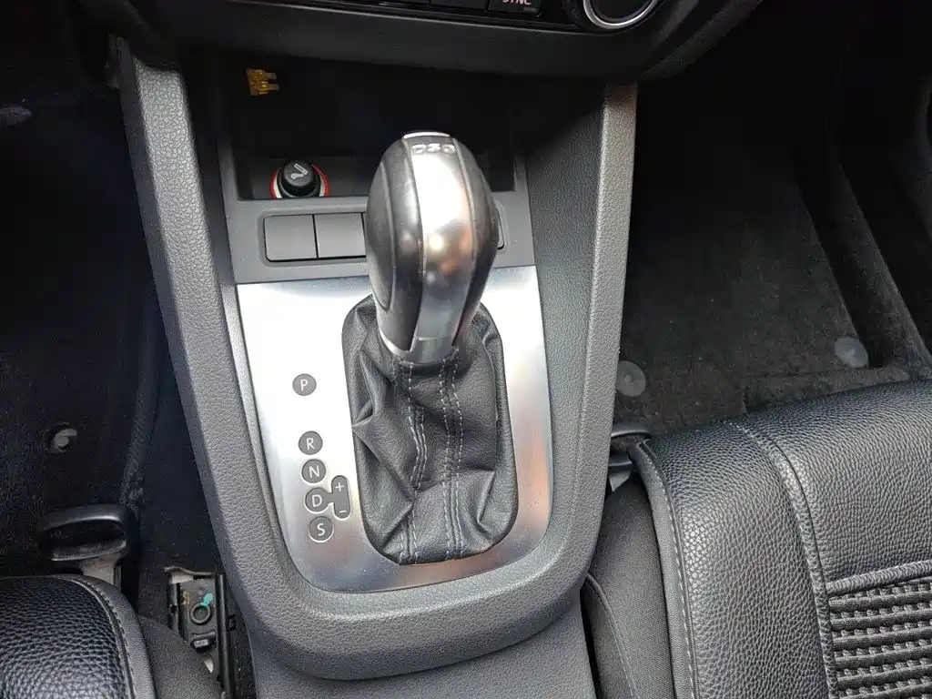 Volkswagen Sagitar 2015