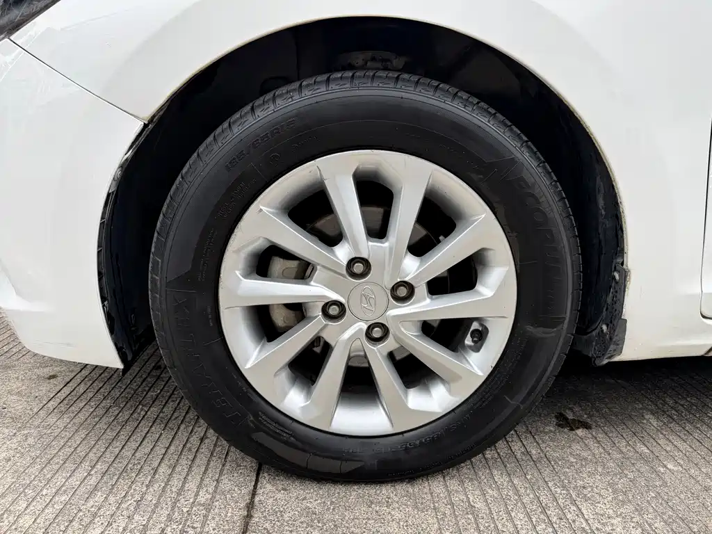 Hyundai Verna 2017 — фото 6