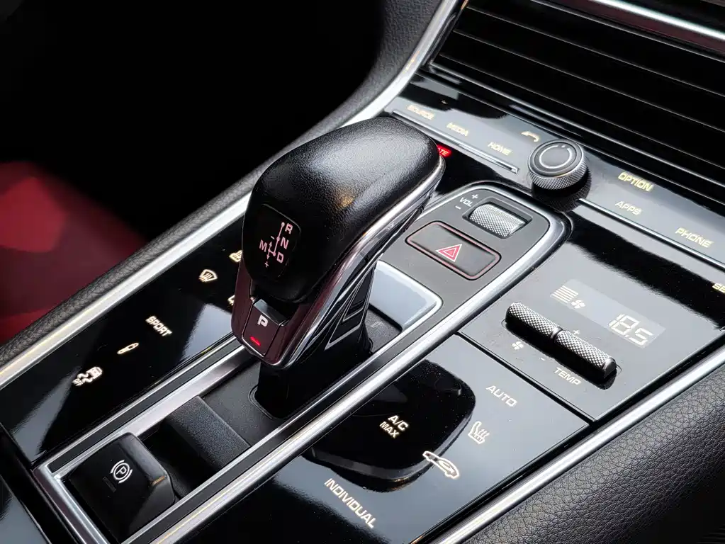 Porsche Panamera 2019 — фото 16