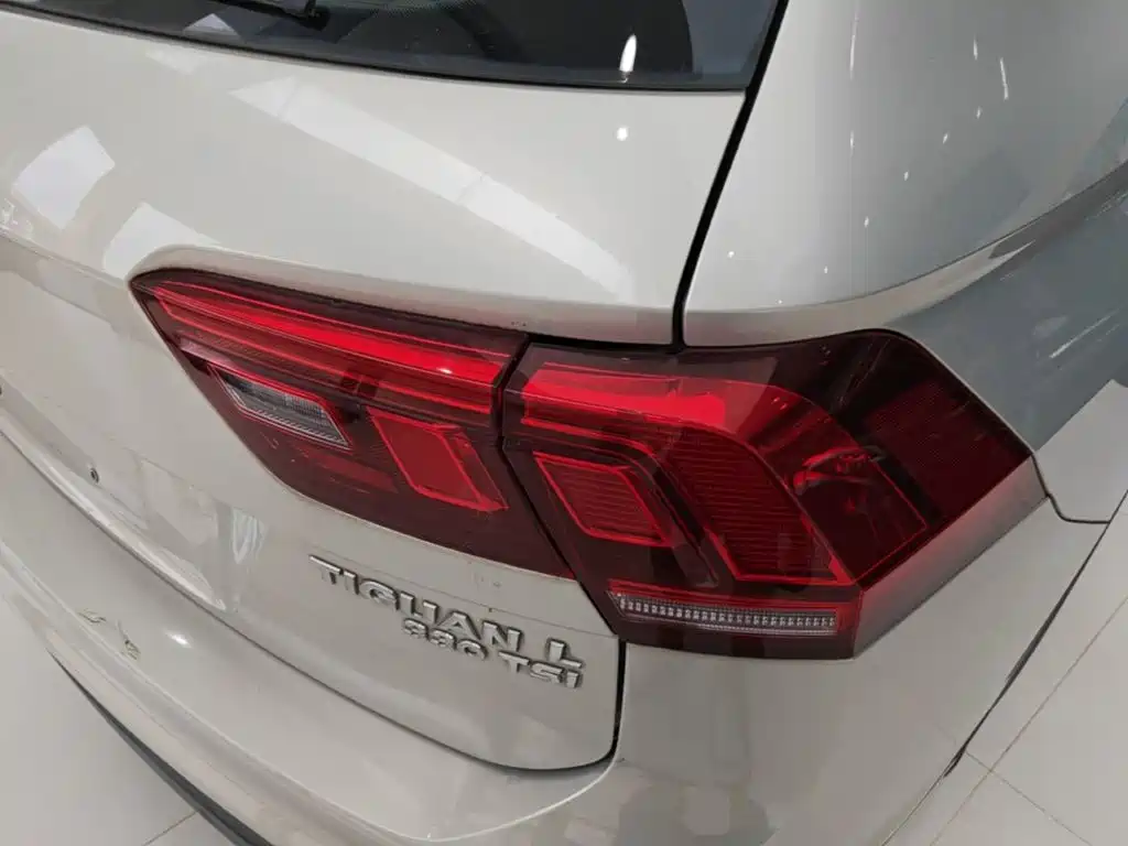 Volkswagen Tiguan L 2017 — фото 8