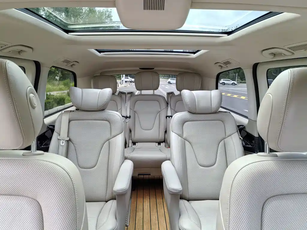Mercedes-Benz V-Class 2018 — фото 12
