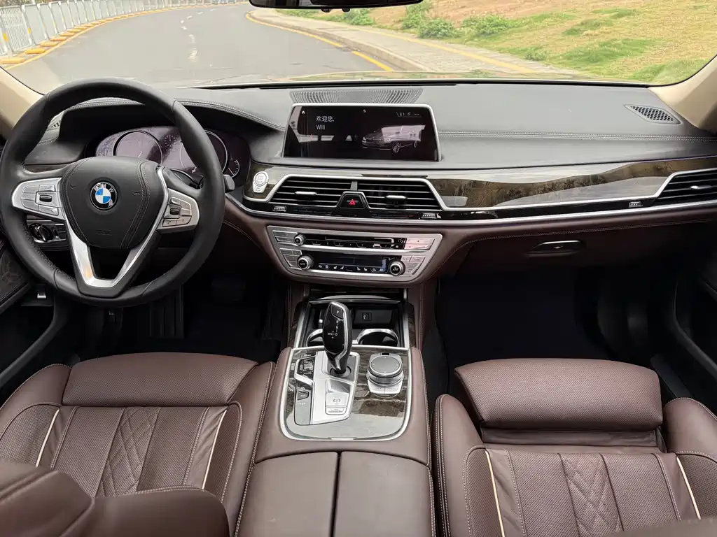 BMW 7 Series 2018 — фото 12