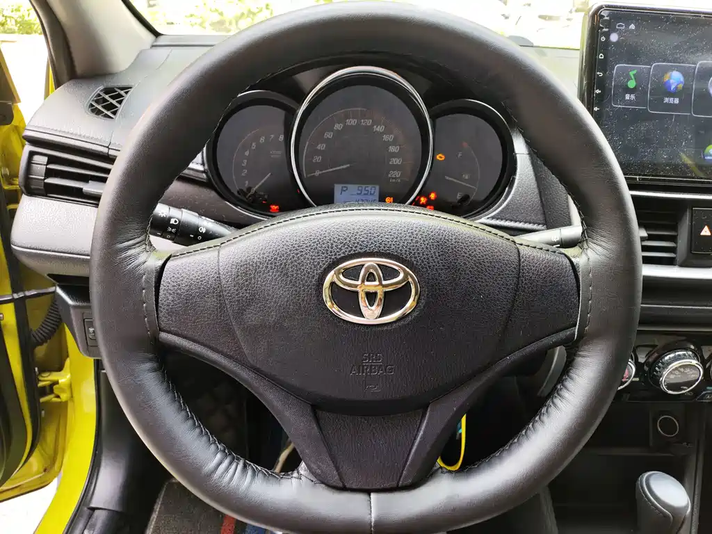 Toyota Yaris L 2021 — фото 11
