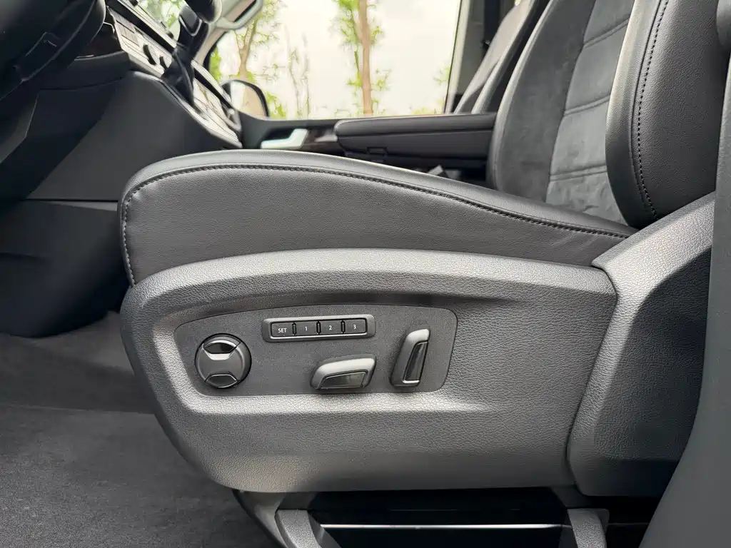 Volkswagen Multivan 2019 — фото 13