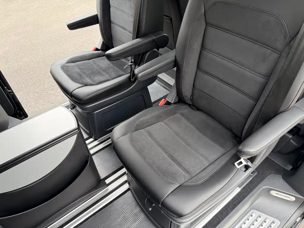 Volkswagen Multivan 2019 — фото 18