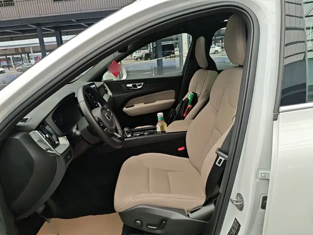 Volvo XC60 2025 — фото 15