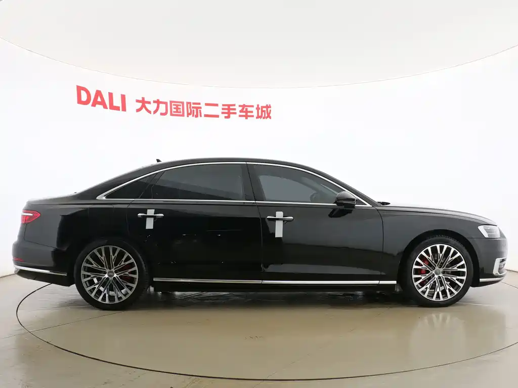 Audi A8 2021 — фото 12