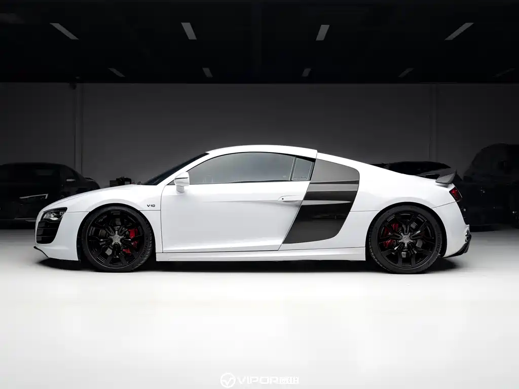 Audi R8 2012 — фото 5