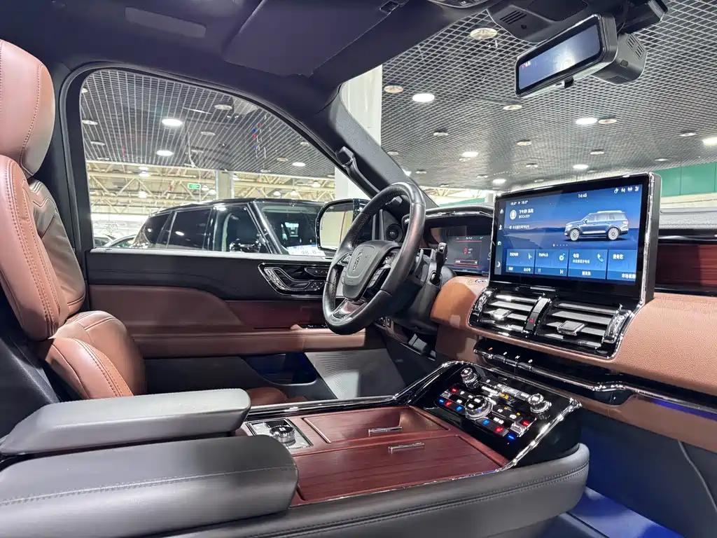 Lincoln Navigator 2025 — фото 10