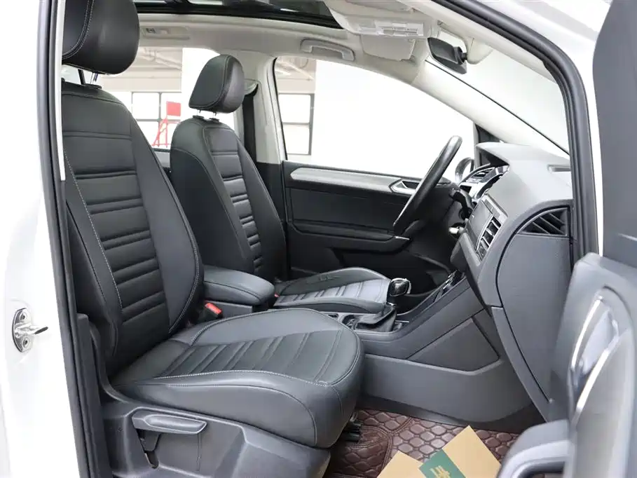 Volkswagen Touran 2018 — фото 19