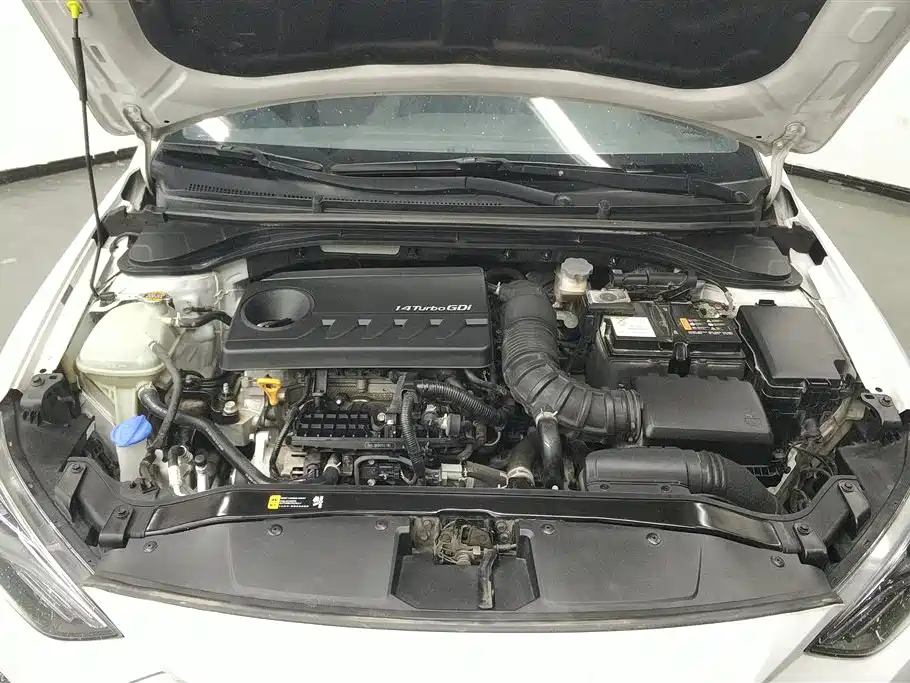 Hyundai Elantra 2020 — фото 10