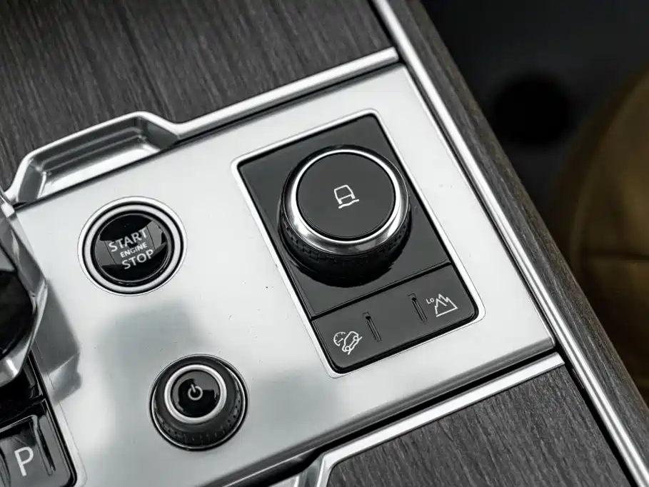 Land Rover Range Rover 2023 — фото 31