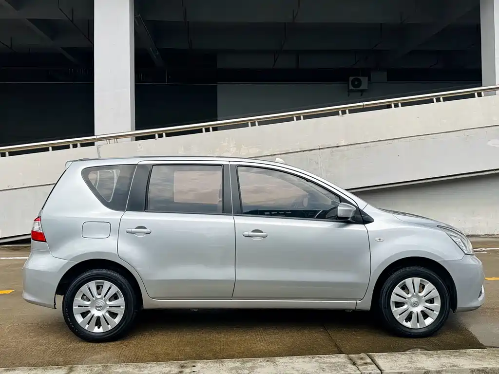 Nissan Livina 2015 — фото 6