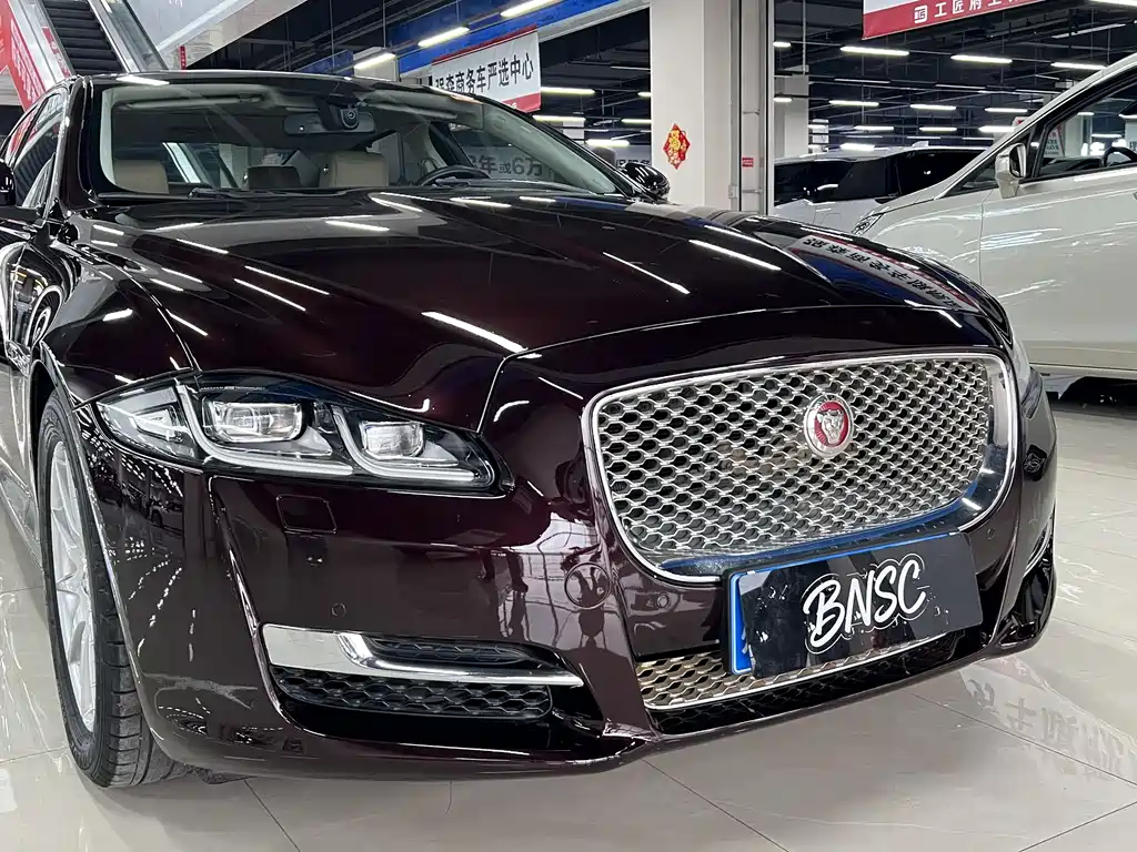 Jaguar XJ 2017 — фото 6