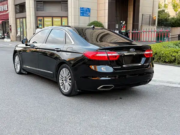Ford Taurus 2017