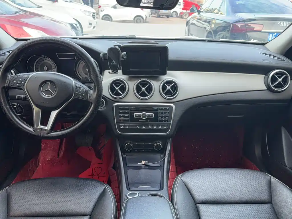 Mercedes-Benz GLA 2015 — фото 9