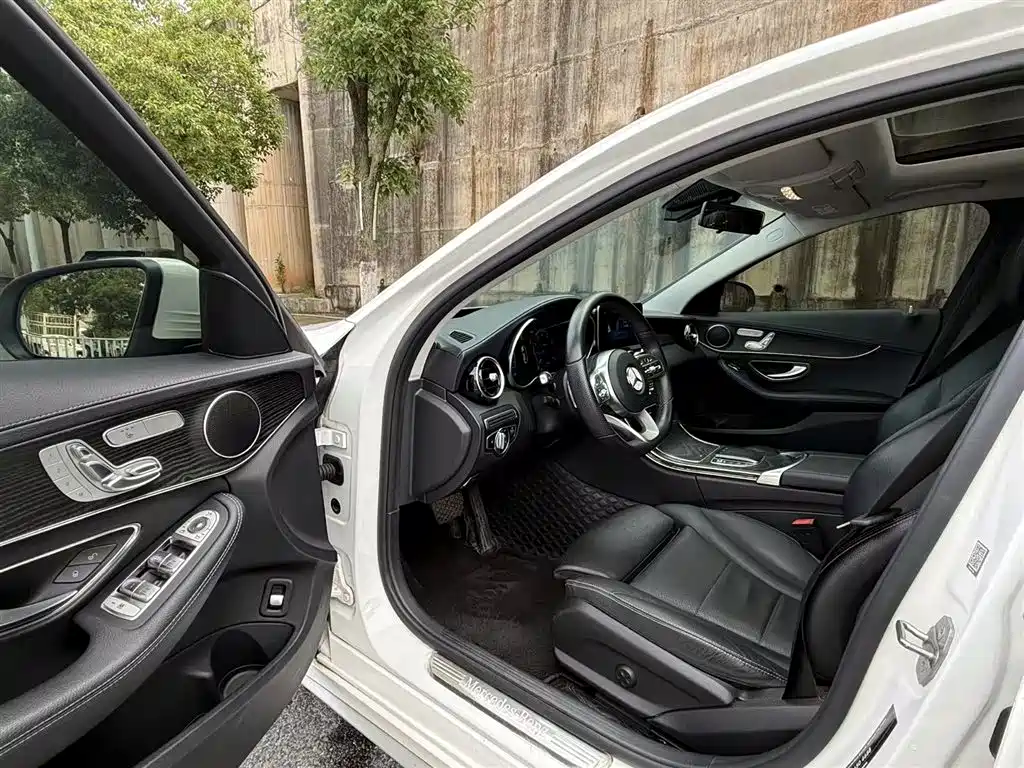 Mercedes-Benz C-Class 2022 — фото 10