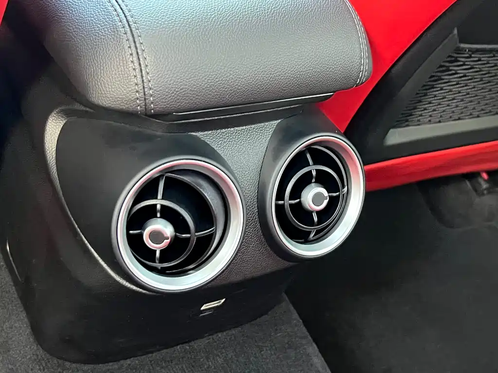 Alfa Romeo Giulia 2018 — фото 15