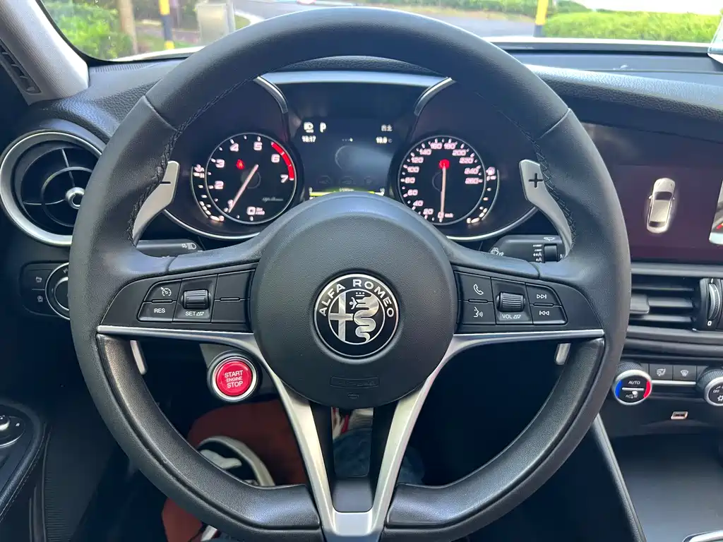 Alfa Romeo Giulia 2018 — фото 10