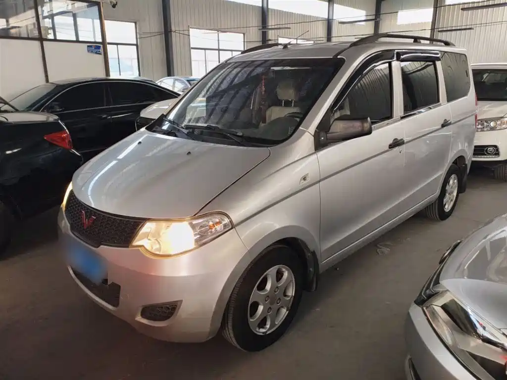 Wuling Hongguang 2014 — фото 2