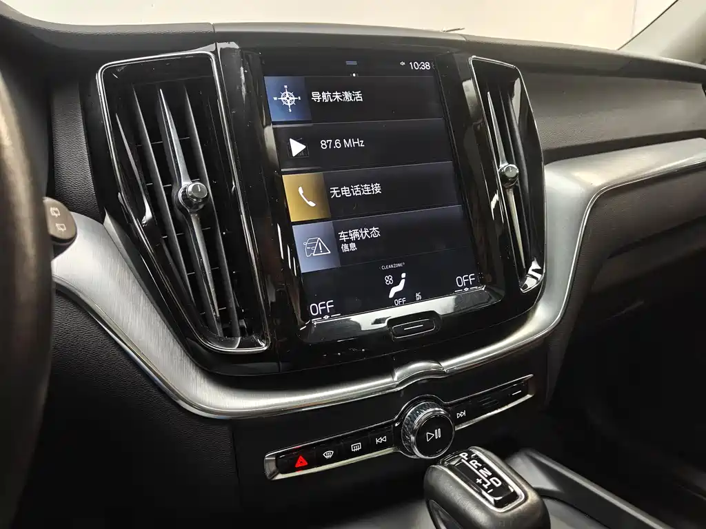 Volvo XC60 2019 — фото 11