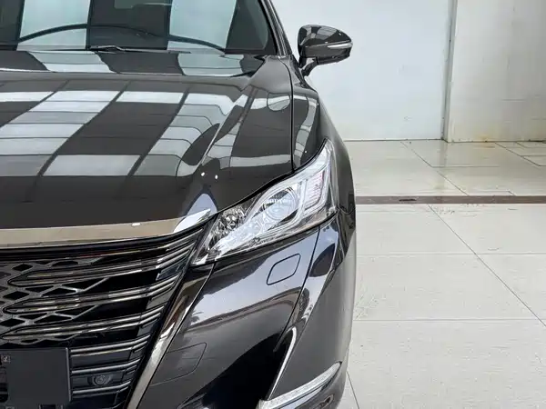 Toyota Crown 2018
