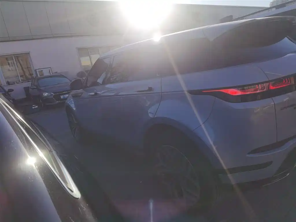 Land Rover Evoque 2023 — фото 5