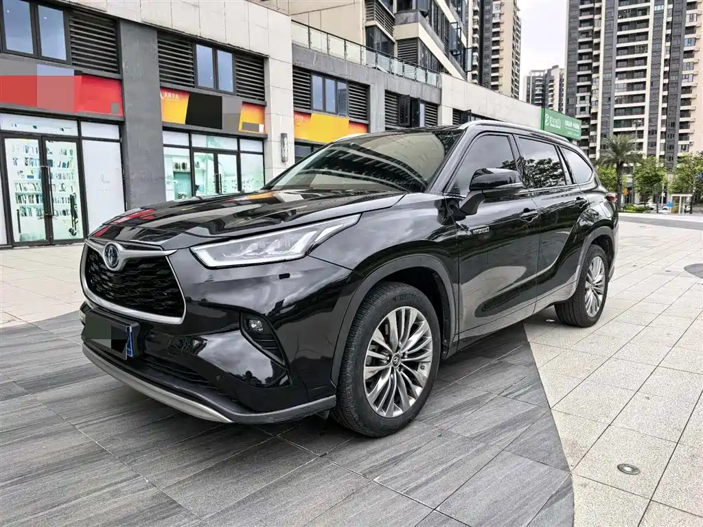 Toyota Highlander 2022 — фото 1