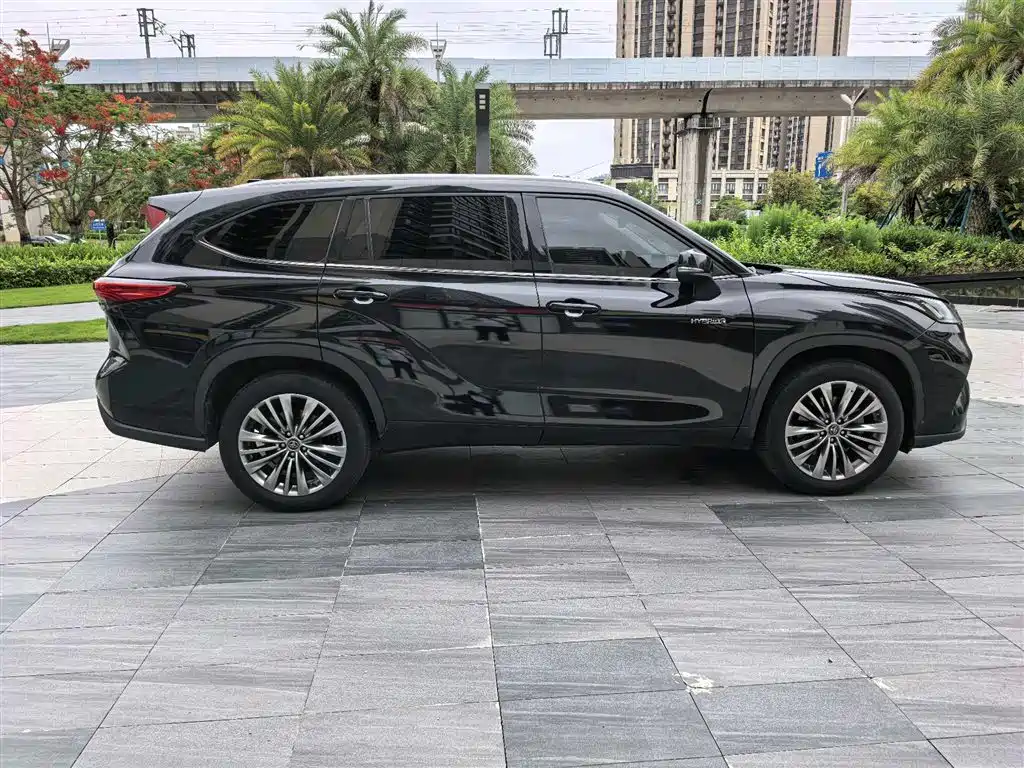 Toyota Highlander 2022 — фото 11