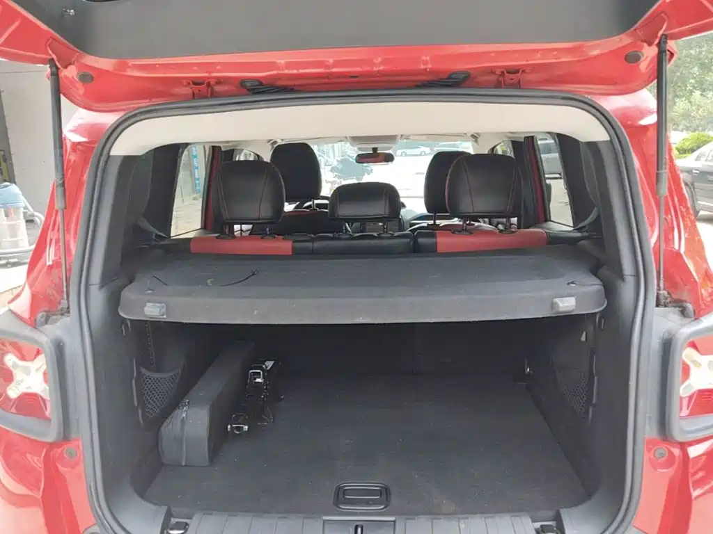 Jeep Renegade 2017 — фото 19
